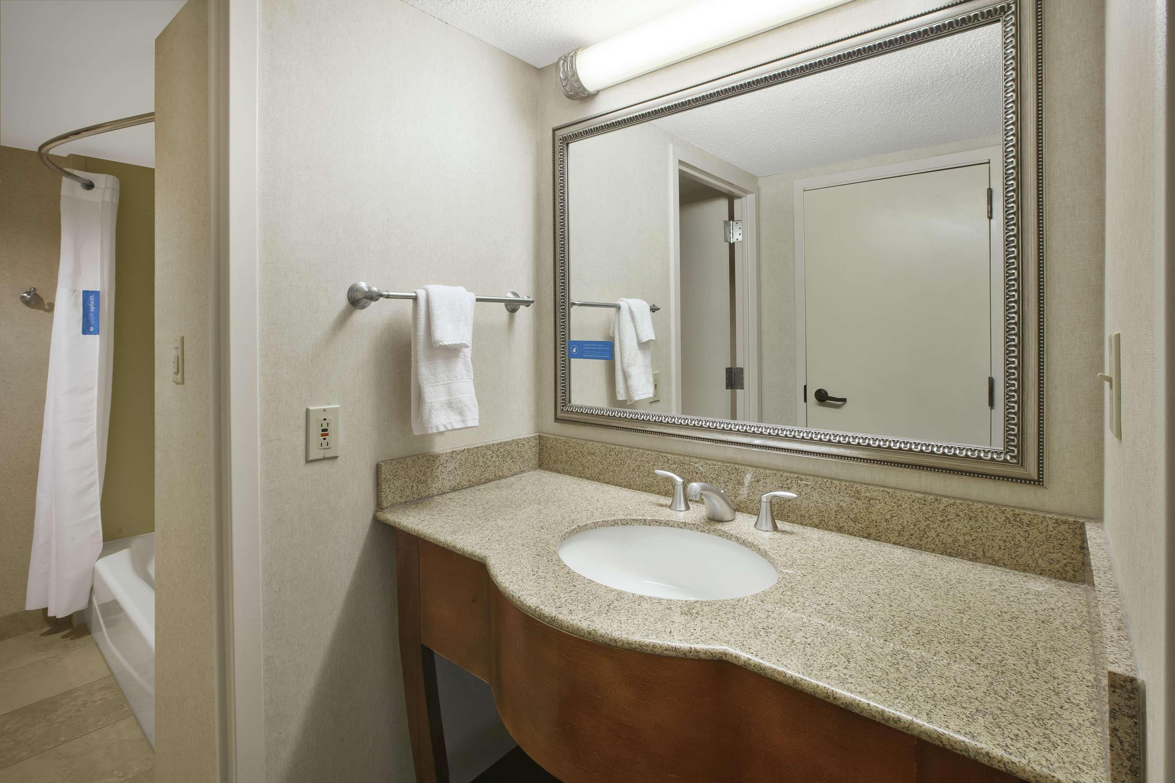 Hampton Inn Richmond-West Innsbrook Broad Meadows Exterior photo